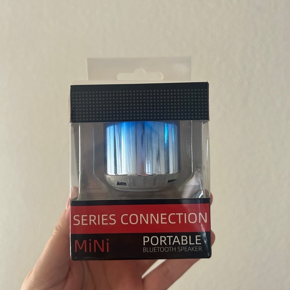 Mini Portable Bluetooth Speaker, Pocket Sized- NEW - Picture 1 of 3